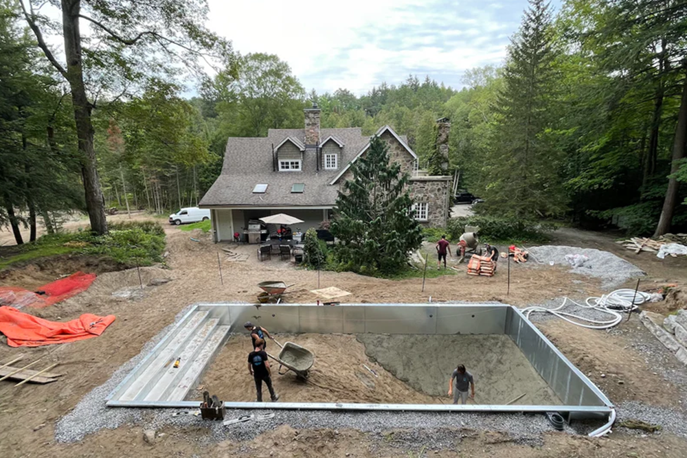 Pool vs. Hot Tub: What’s the Best Option for Your Yard?