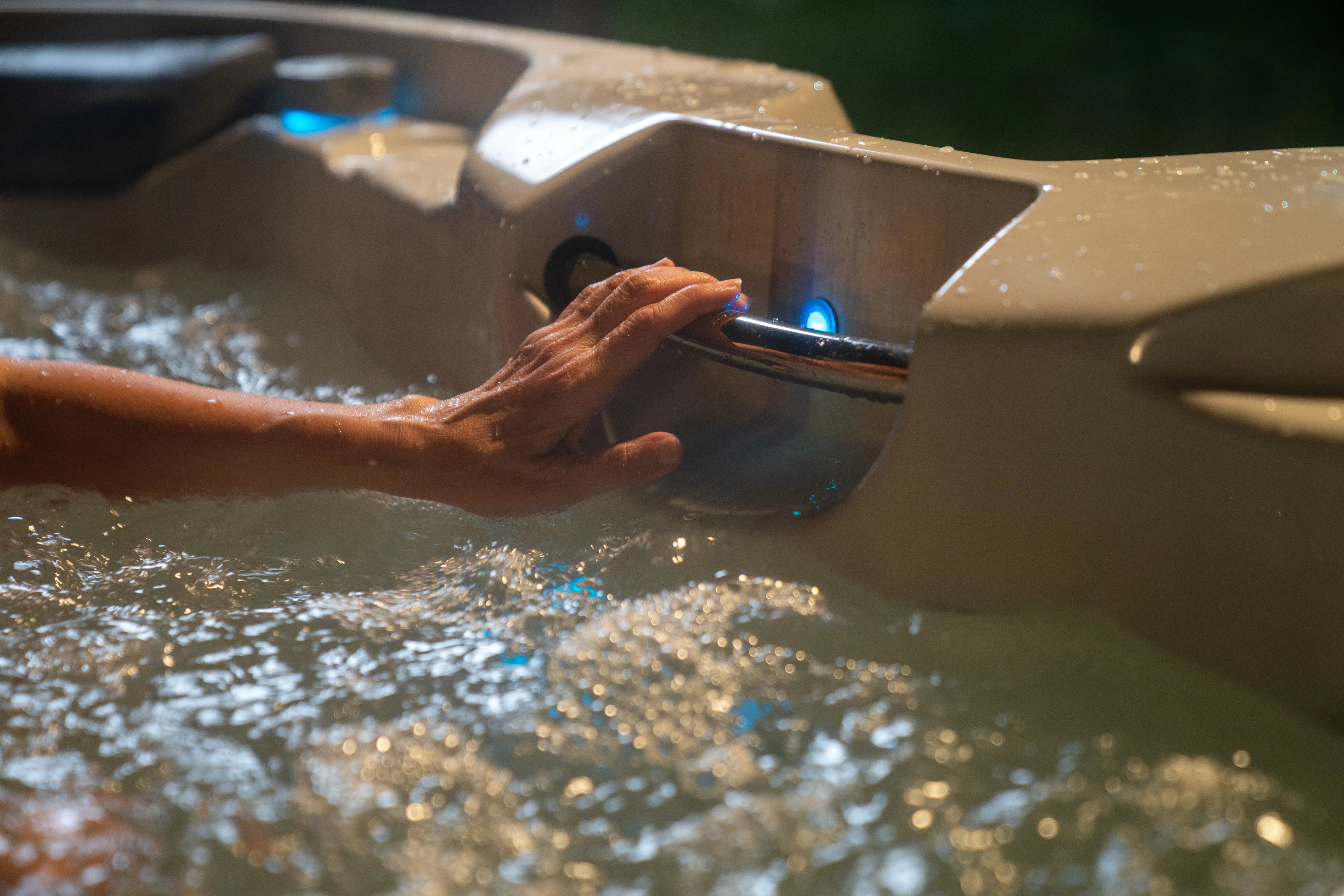 Sundance Spas Aspen 880 Series 7-Person Hot Tub