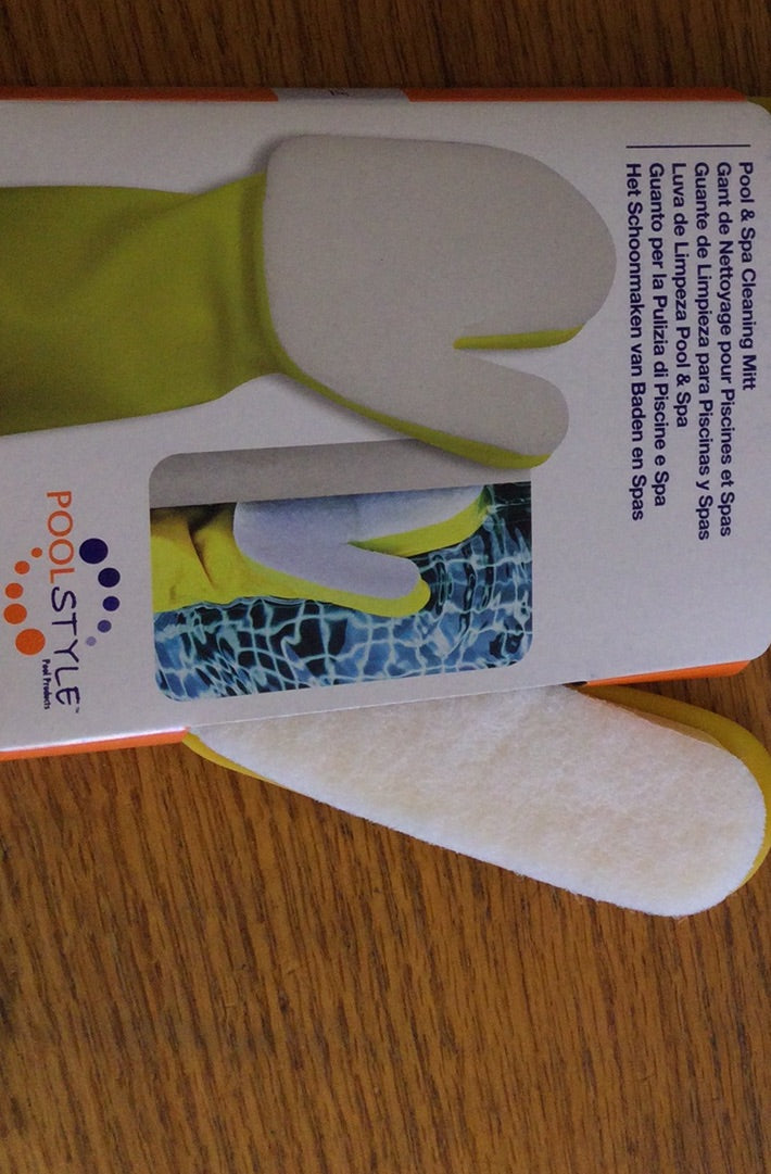 Pool & spa cleaning mitt