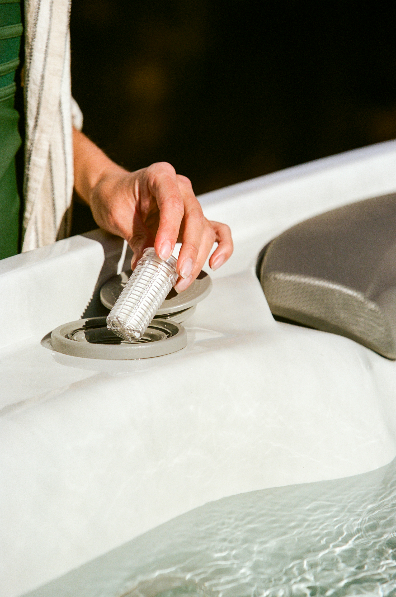 Cameo® 880 Series 6-Person Hot Tub